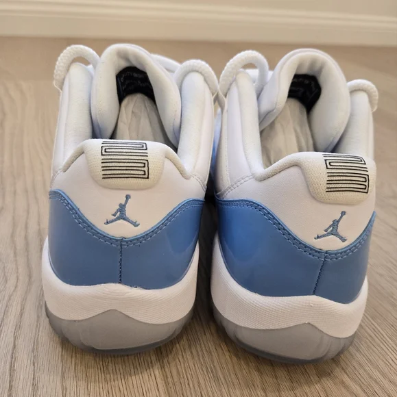 Jordan 11 Low - UNC - Picture 4 of 9